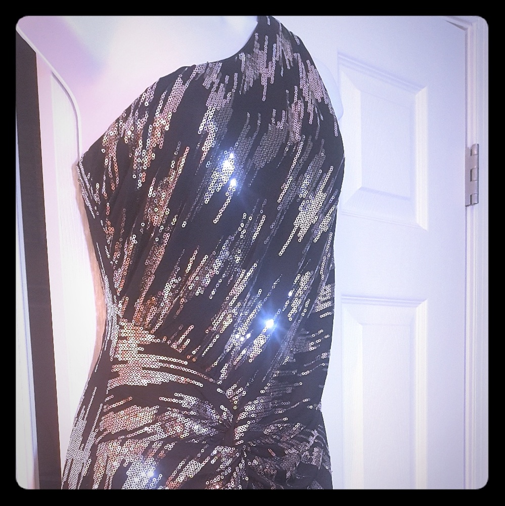 As you wish medium sequin black and white mini dre